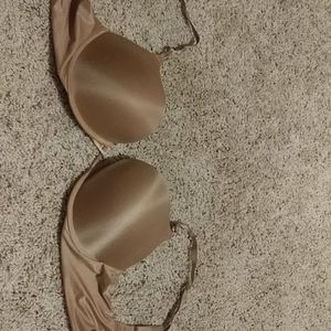 VS extreme cleavage 36D